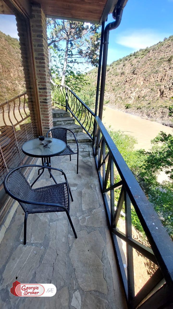 nearly repaired 9-room house for rent